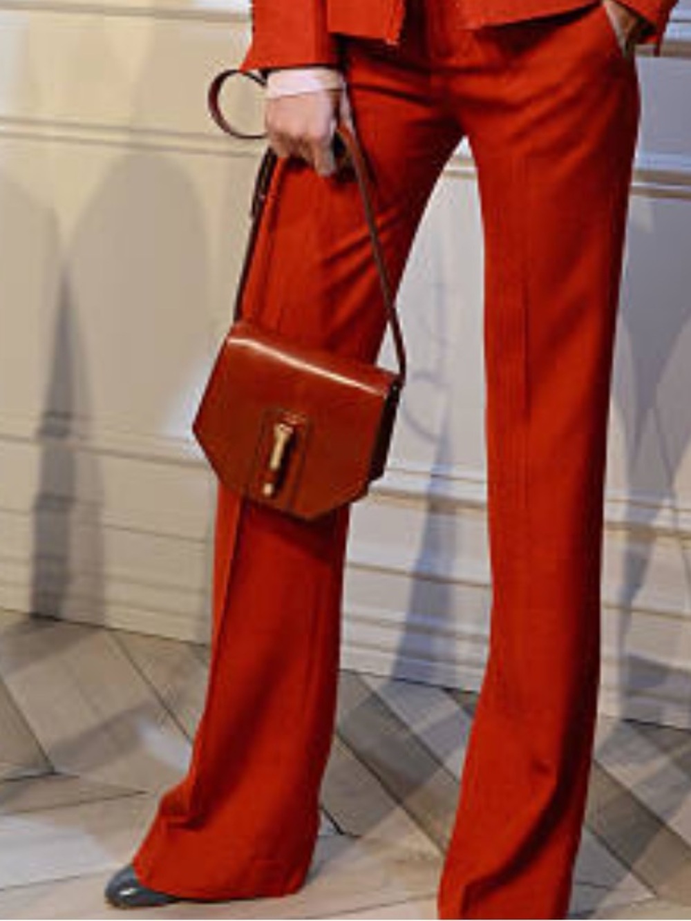 Banana Republic// Artistic Brown Leather Crossbody geometric Bag slider closure